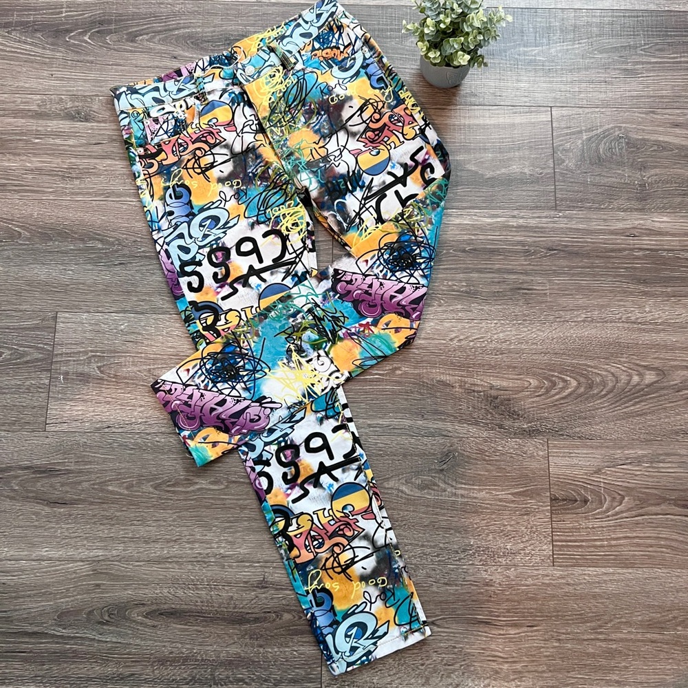 NWOT Women’s Graffiti Print Pants with Stretch Size 36x28
